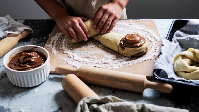 How to Bake Cinnamon Rolls