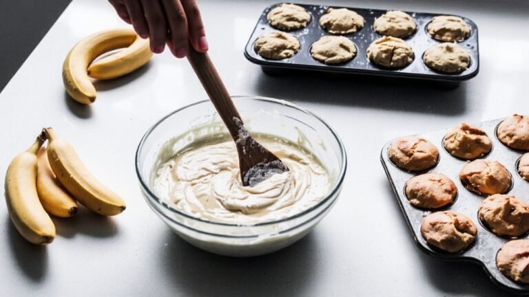 How to Bake Banana Muffins