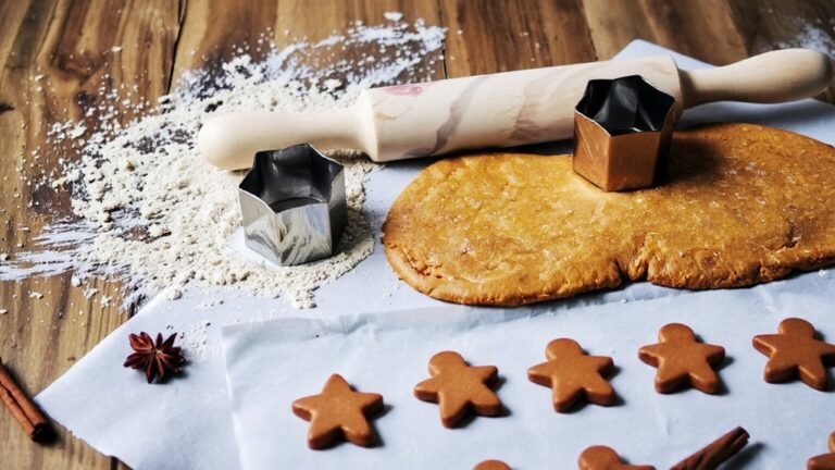 How to Bake Gingerbread Cookies