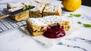 How to Bake Raspberry Bars
